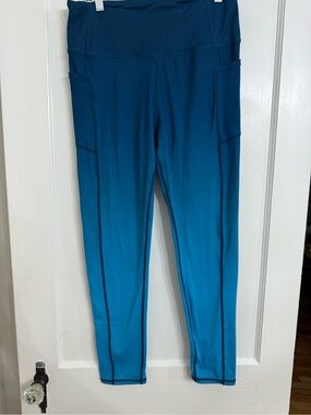 Blue Ombré High-Waist Pocket Leggings from the Vibes Collection